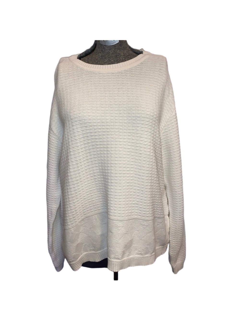 Women's Liz Claiborne White Crew Neck Sweater Medium